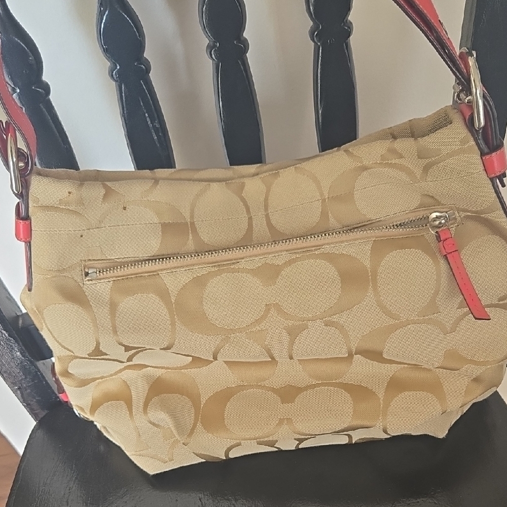 Stylish Tan Shoulder Bag - Picture 2 of 10